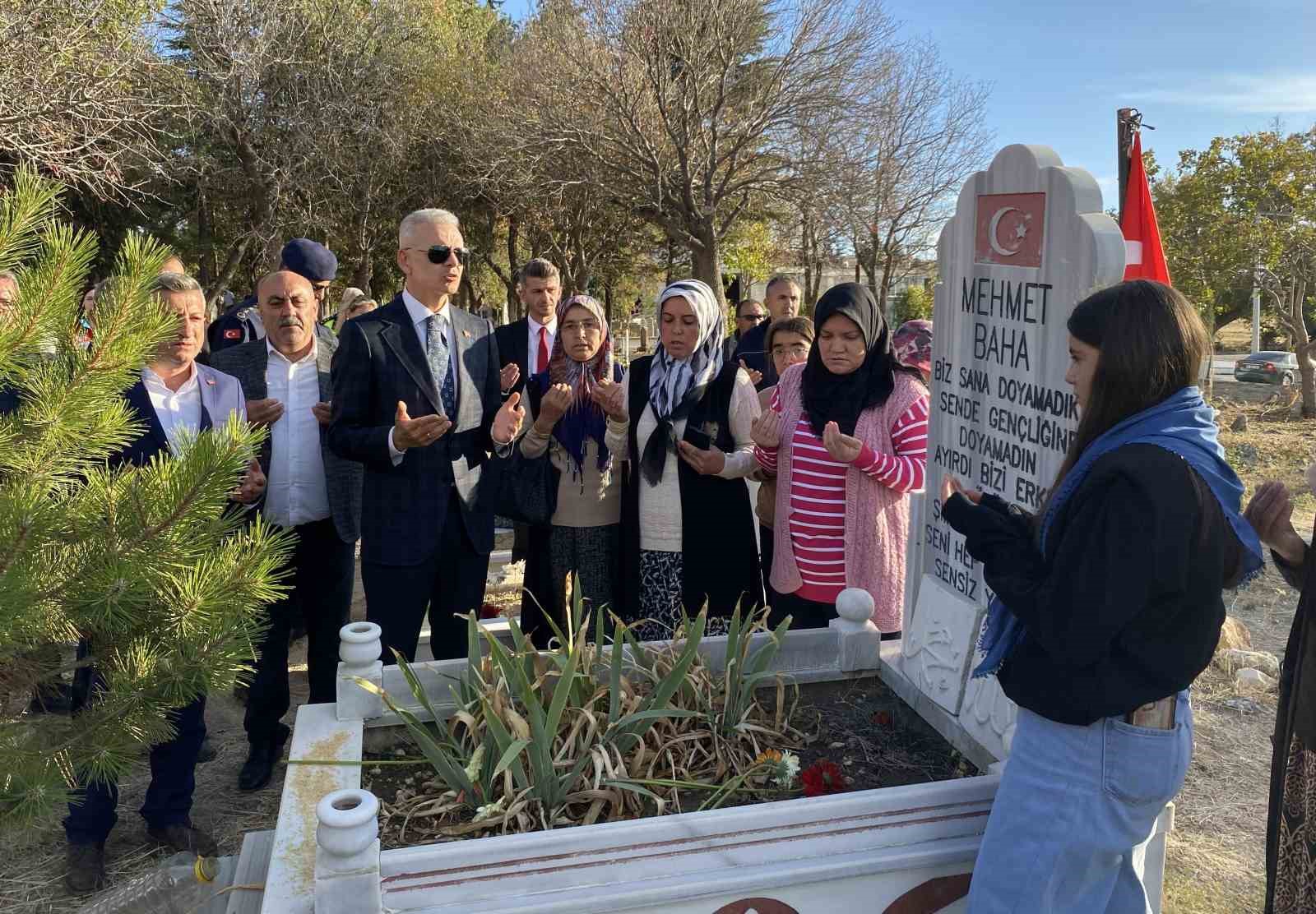 Ermenek’teki maden faciasında hayatını kaybeden işçiler mezarları başında anıldı 4 ermenekteki maden faciasinda hayatini kaybeden isciler mezarlari basinda anildi 0 ajbCU5eX