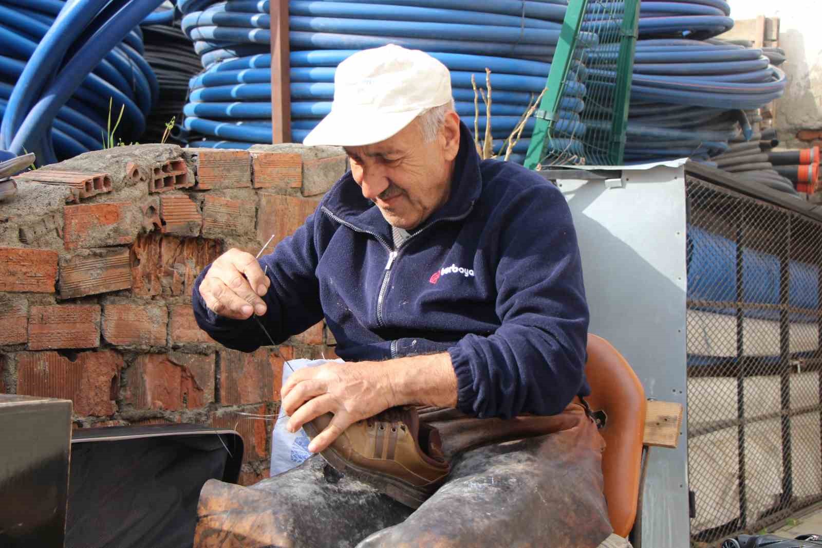 ermeni asilli usta 50 yildir igne iplikle tamir yapiyor turk milliyetcisiyim ulkemi seviyorum 1 liTLRLdX
