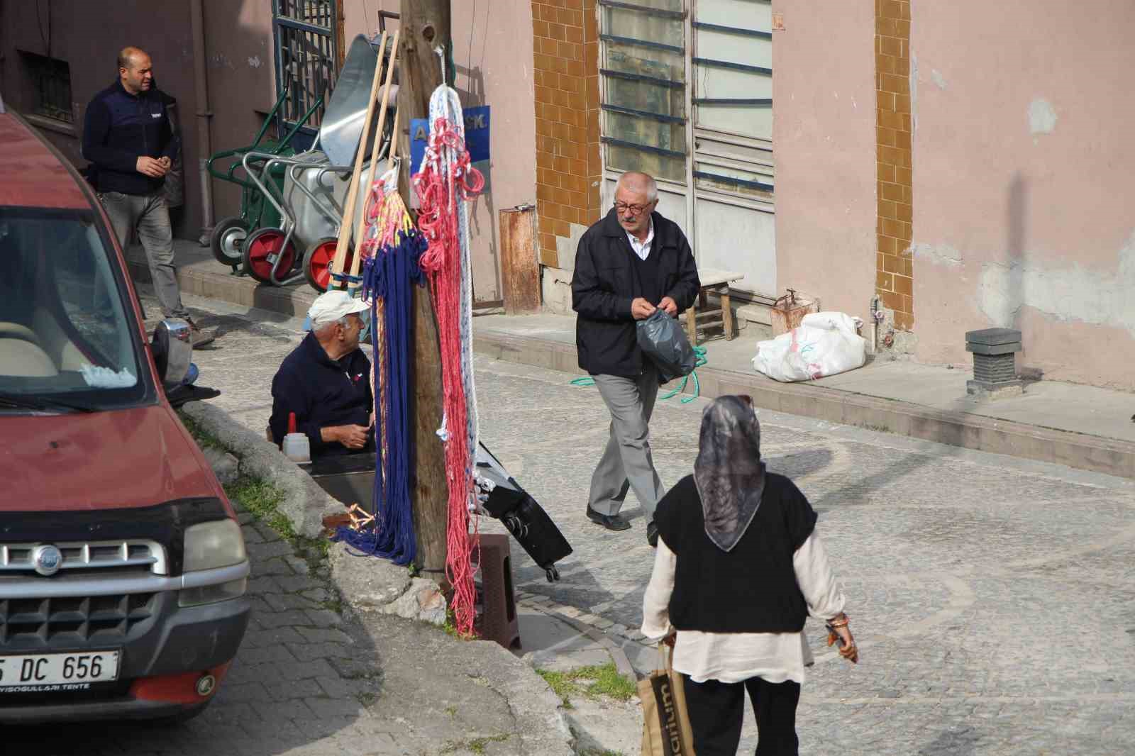 ermeni asilli usta 50 yildir igne iplikle tamir yapiyor turk milliyetcisiyim ulkemi seviyorum 5 JSBODAKA
