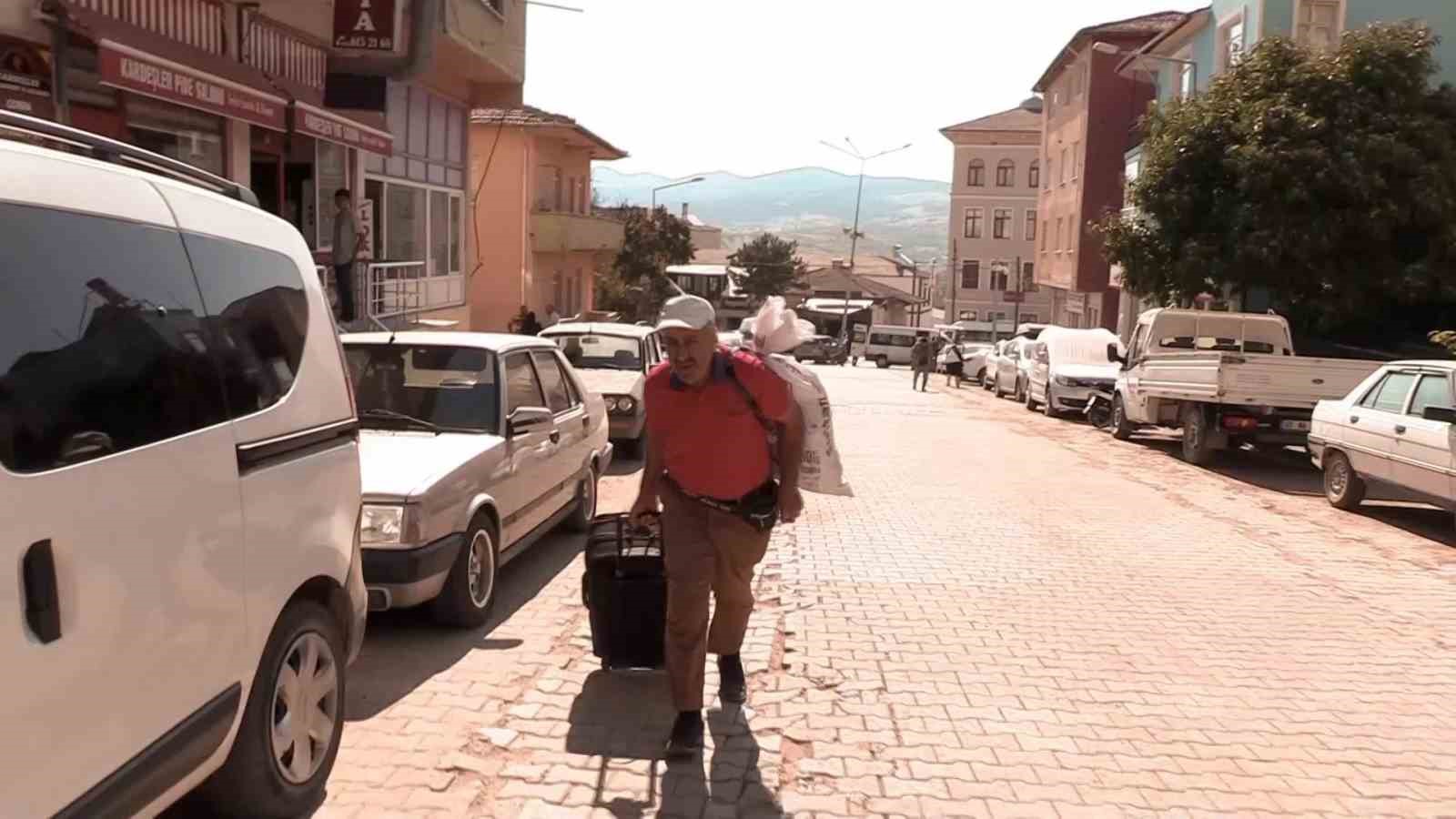 ermeni asilli usta 50 yildir igne iplikle tamir yapiyor turk milliyetcisiyim ulkemi seviyorum 6 aGwUrhZd