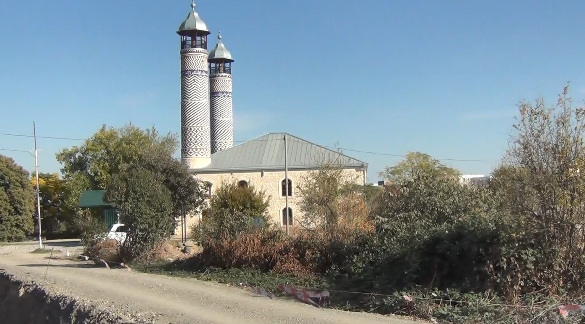 ermeni isgalinde ahir olan cuma mescidi yeniden ibadete acildi 0 nNiGUTNH