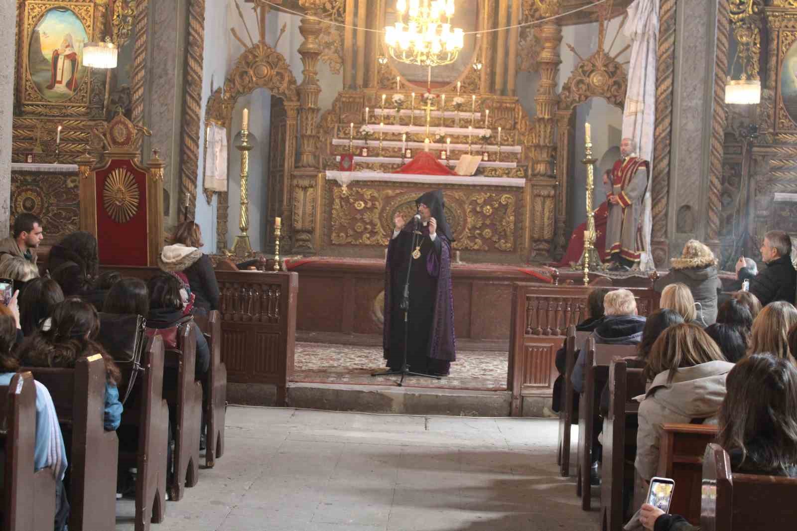 ermenilerin micing ayininde irana dua 3 cDDhF34Z
