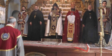 ermenilerin-micing-ayininde-irana-dua-DW4zTc3m.jpg
