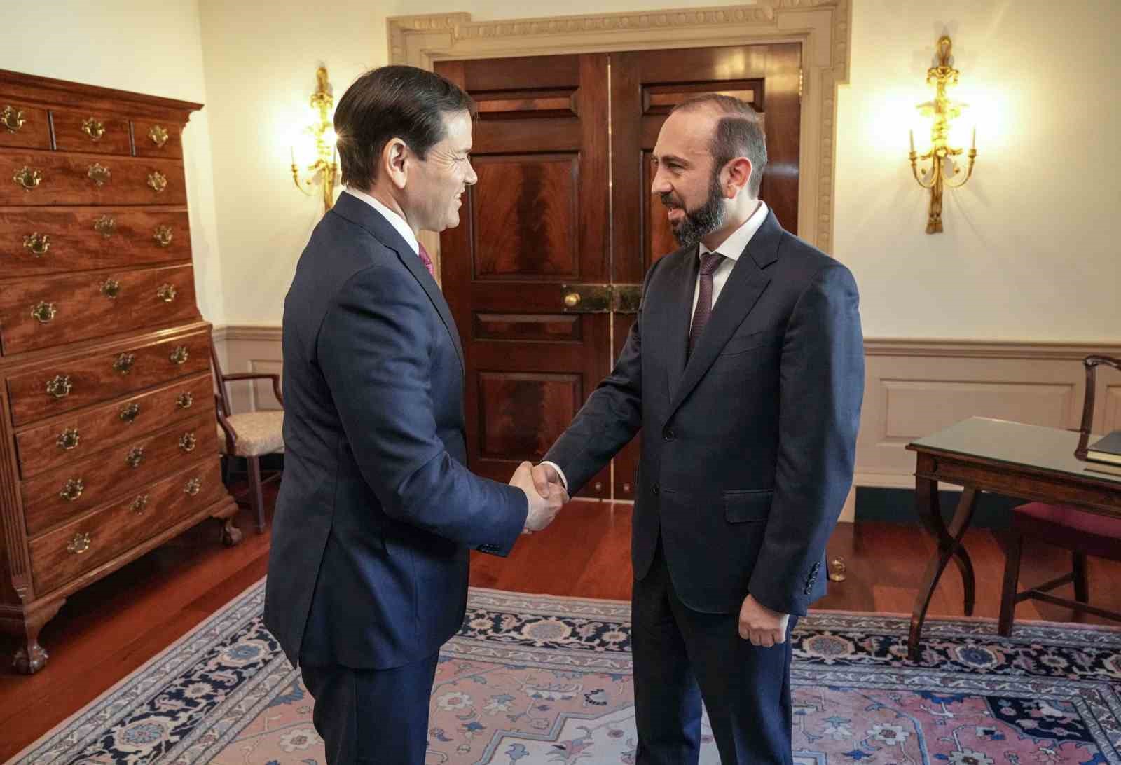 Ermenistan Dışişleri Bakanı Mirzoyan: "Türkiye, TRIPP’in bir parçası değil" 5 ermenistan disisleri bakani mirzoyan turkiye trippin bir parcasi degil 1 iiGZEm23