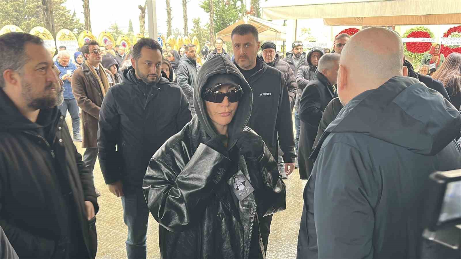 erol kose son yolculuguna ugurlaniyor 0 I3pmQQsb