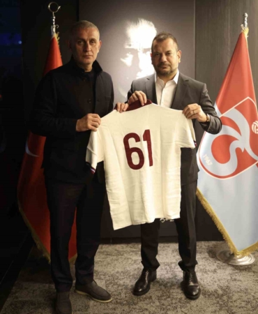ertugrul-dogan-tff-baskani-haciosmanogluna-forma-hediye-etti-dhO31wBr.jpg
