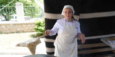 ertugrul-gazinin-ev-sevdigi-yemeklerinde-yogurtlu-gozleme-cografi-isaret-yolunda-fXfj4Y5B.jpg