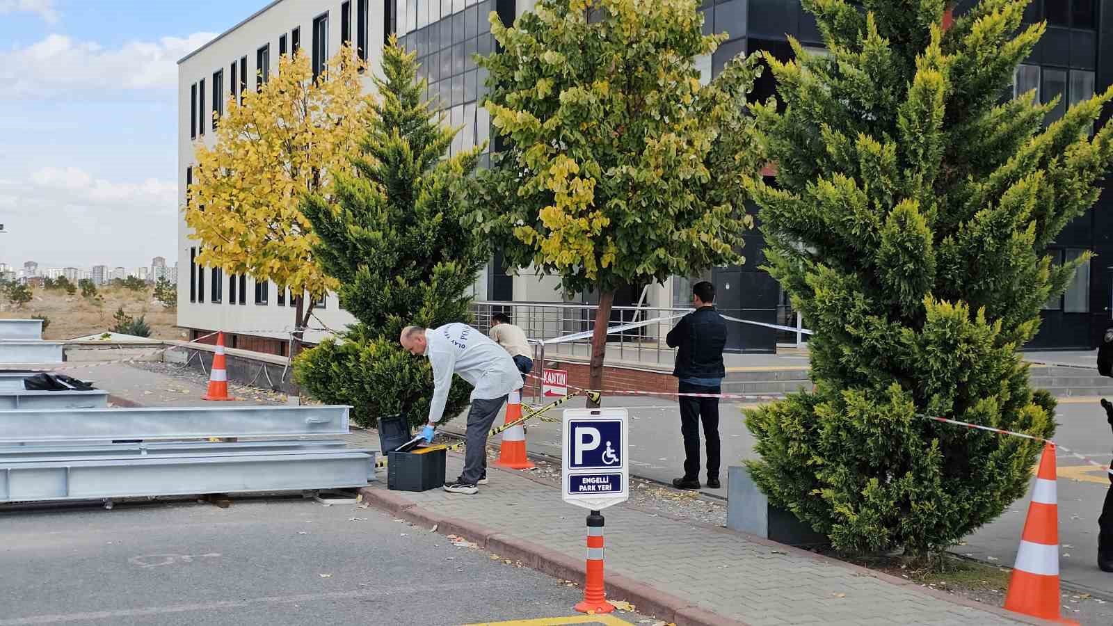 ERÜ Rektörlüğü: "Bu elim olay yalnızca üniversitemizi değil, şehrimizi ve ülkemizi de derinden yaralamıştır" 6 eru rektorlugu bu elim olay yalnizca universitemizi degil sehrimizi ve ulkemizi de derinden yaralamistir 67ku9J6X