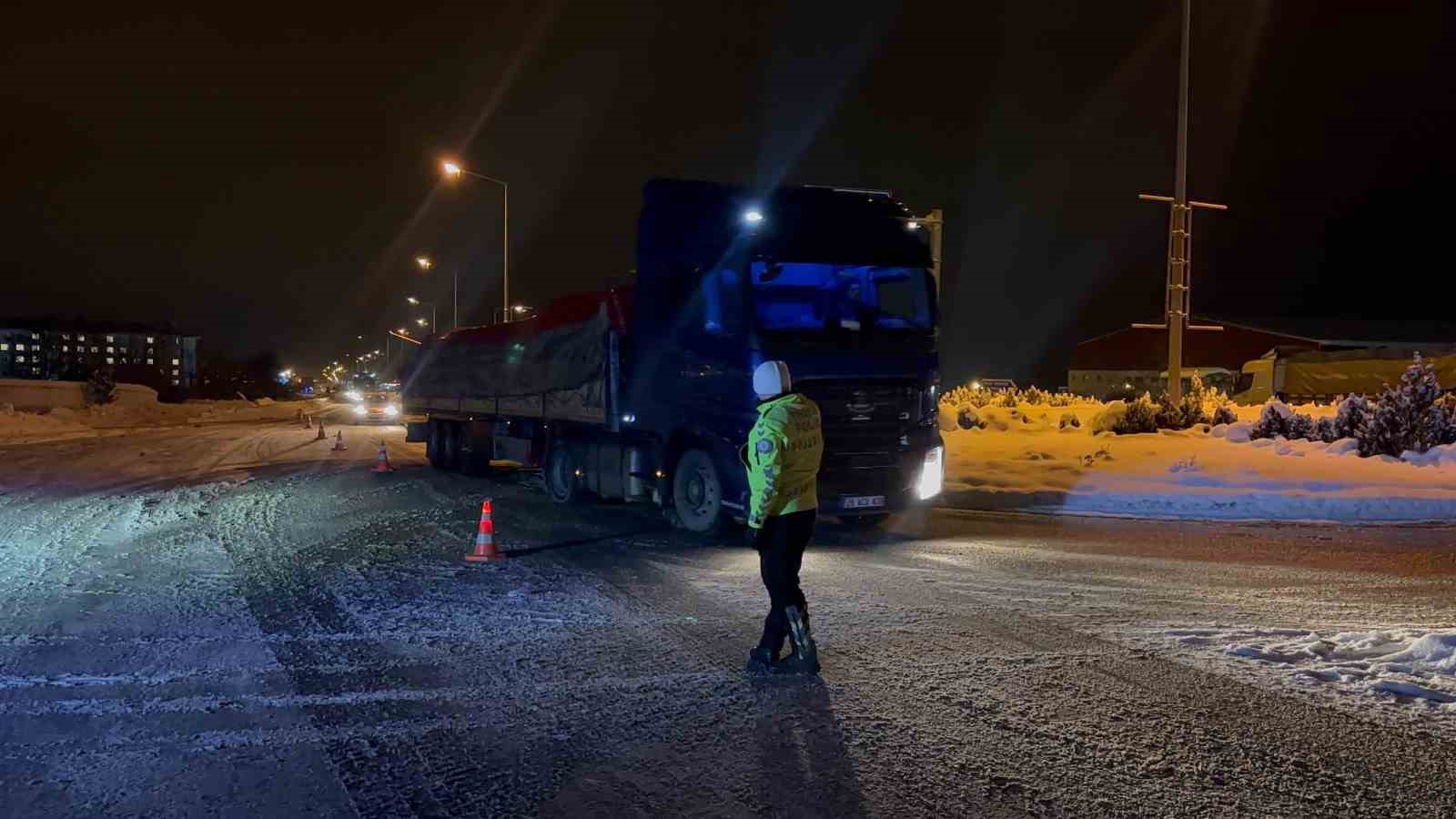 erzincan sivas karayoluna cig dustu 1