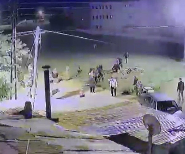Erzincan’da 1 kişinin hayatını kaybettiği kavganın görüntüleri ortaya çıktı 4 erzincanda 1 kisinin hayatini kaybettigi kavganin goruntuleri ortaya cikti 0 YT3eJuwO