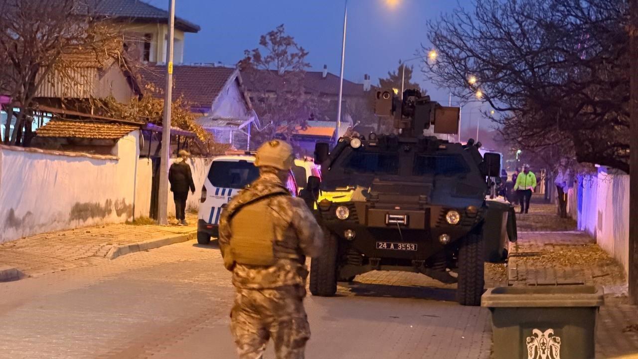 Erzincan’da bir evde baba ve oğlu silahla vurulmuş halde ölü bulundu 6 erzincanda bir evde baba ve oglu silahla vurulmus halde olu bulundu 2 5sEPsGhb