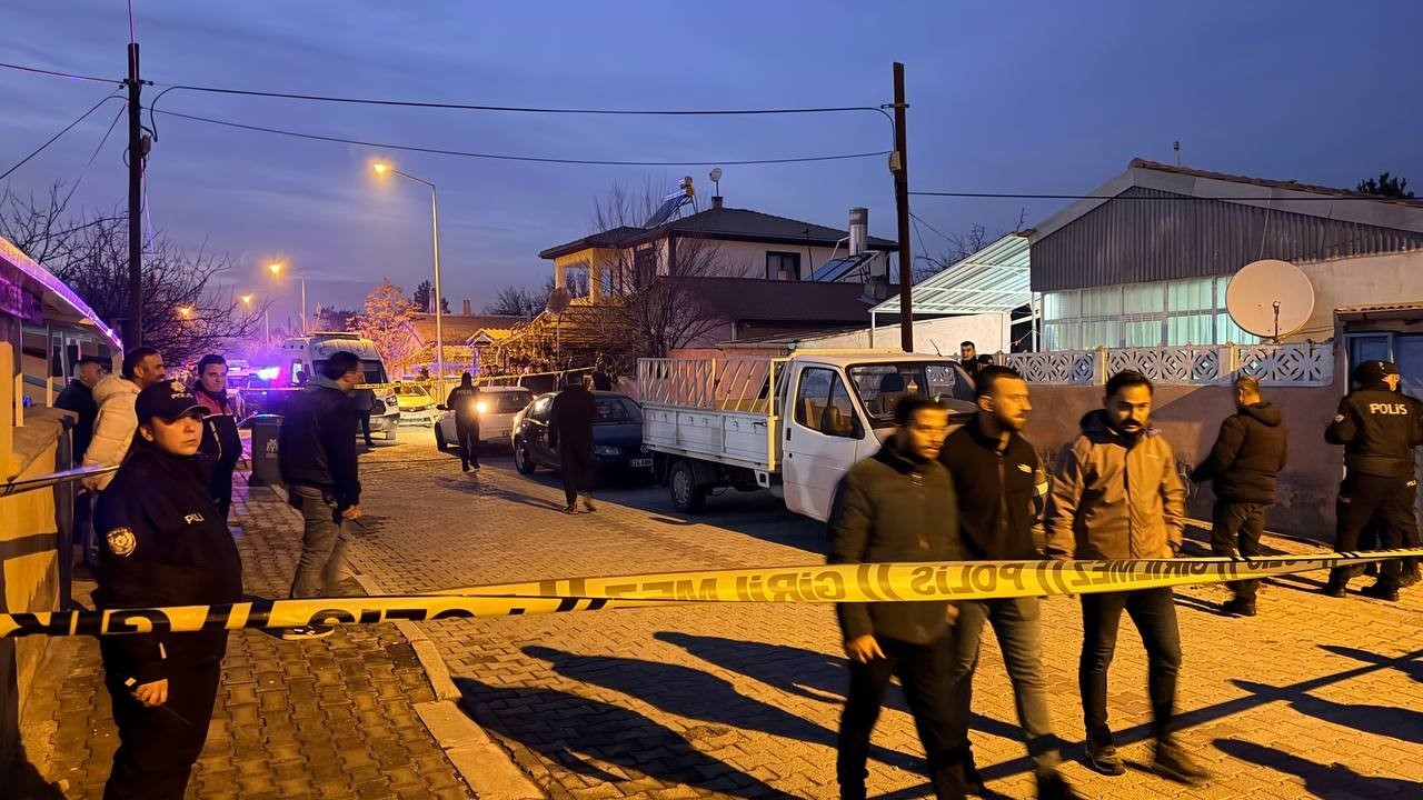 Erzincan’da bir evde baba ve oğlu silahla vurulmuş halde ölü bulundu 8 erzincanda bir evde baba ve oglu silahla vurulmus halde olu bulundu 4 Y9mBktfG