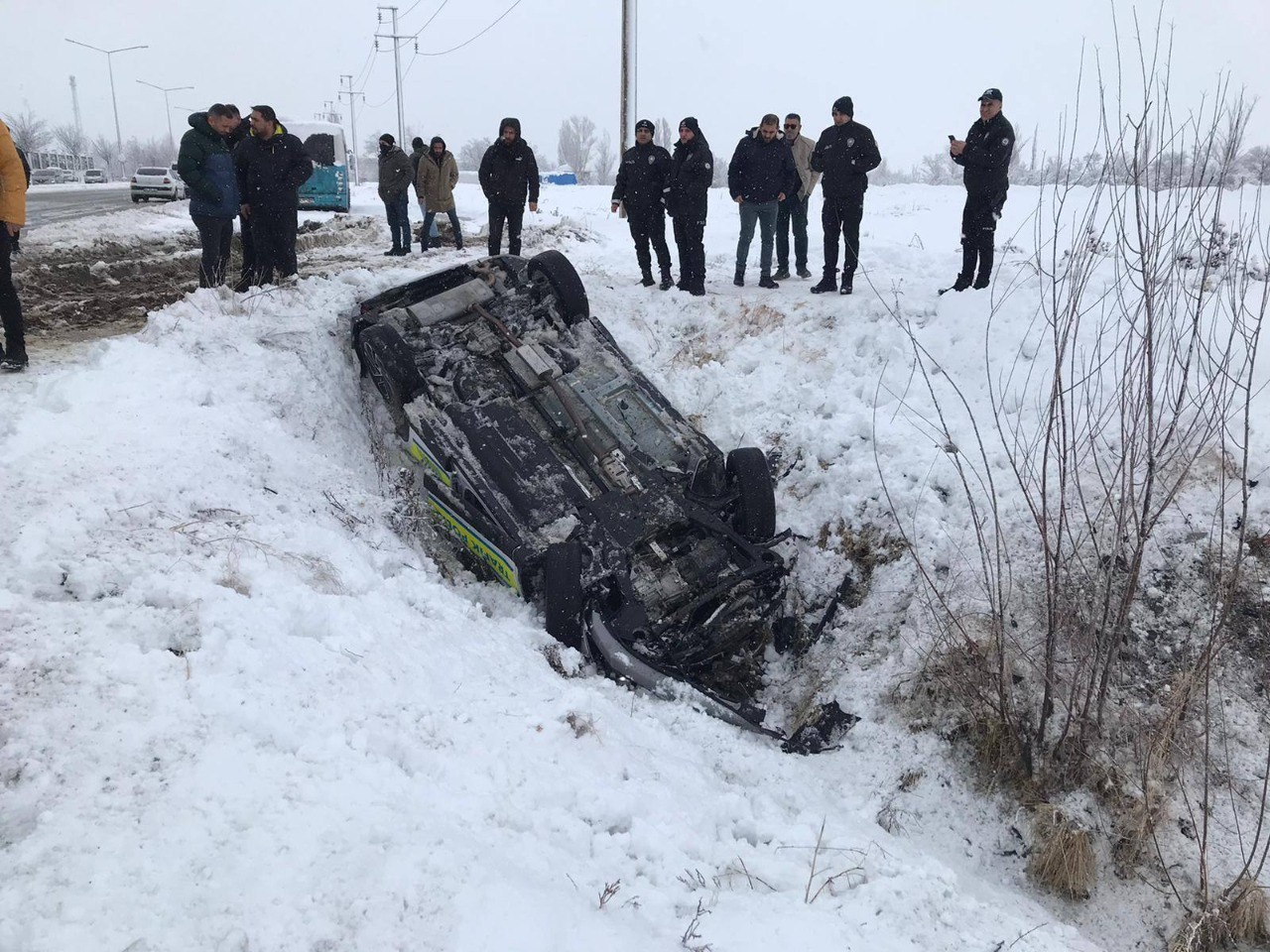 Erzincan’da polis aracı şarampole uçtu: 2 polis yaralandı 4 erzincanda polis araci sarampole uctu 2 polis yaralandi 0 uVBL5UO6