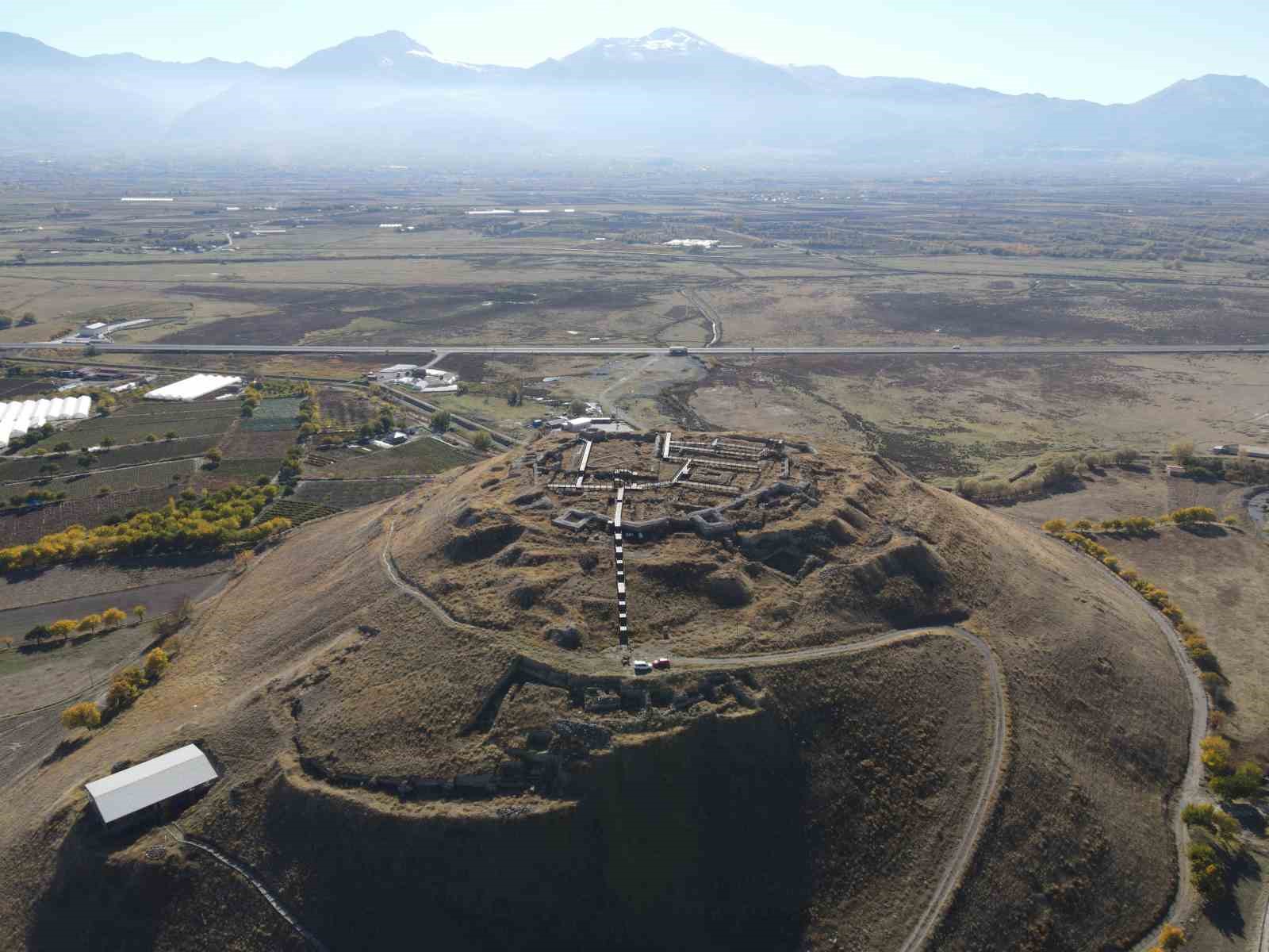 Erzincan’da Urartu izleri yeniden gün yüzünde: Altıntepe Kalesi drone ile görüntülendi 5 erzincanda urartu izleri yeniden gun yuzunde altintepe kalesi drone ile goruntulendi 1 MMFqPSpW