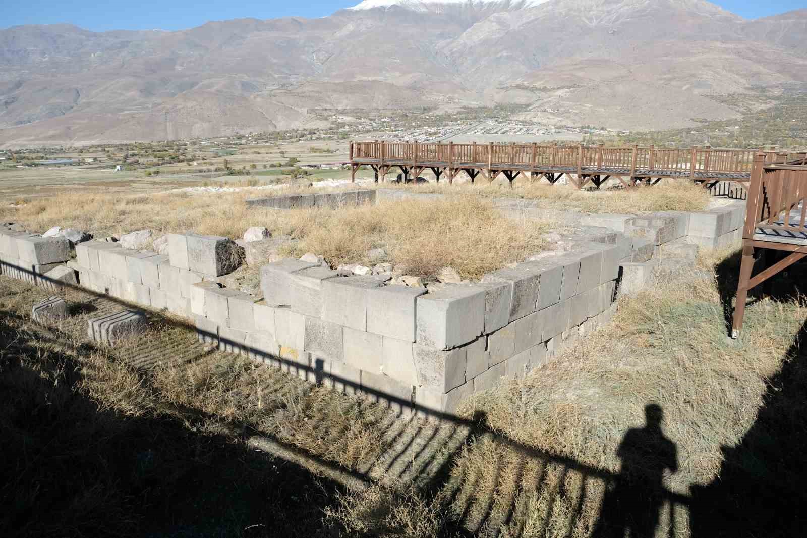 Erzincan’da Urartu izleri yeniden gün yüzünde: Altıntepe Kalesi drone ile görüntülendi 6 erzincanda urartu izleri yeniden gun yuzunde altintepe kalesi drone ile goruntulendi 2 6UBdcVwP