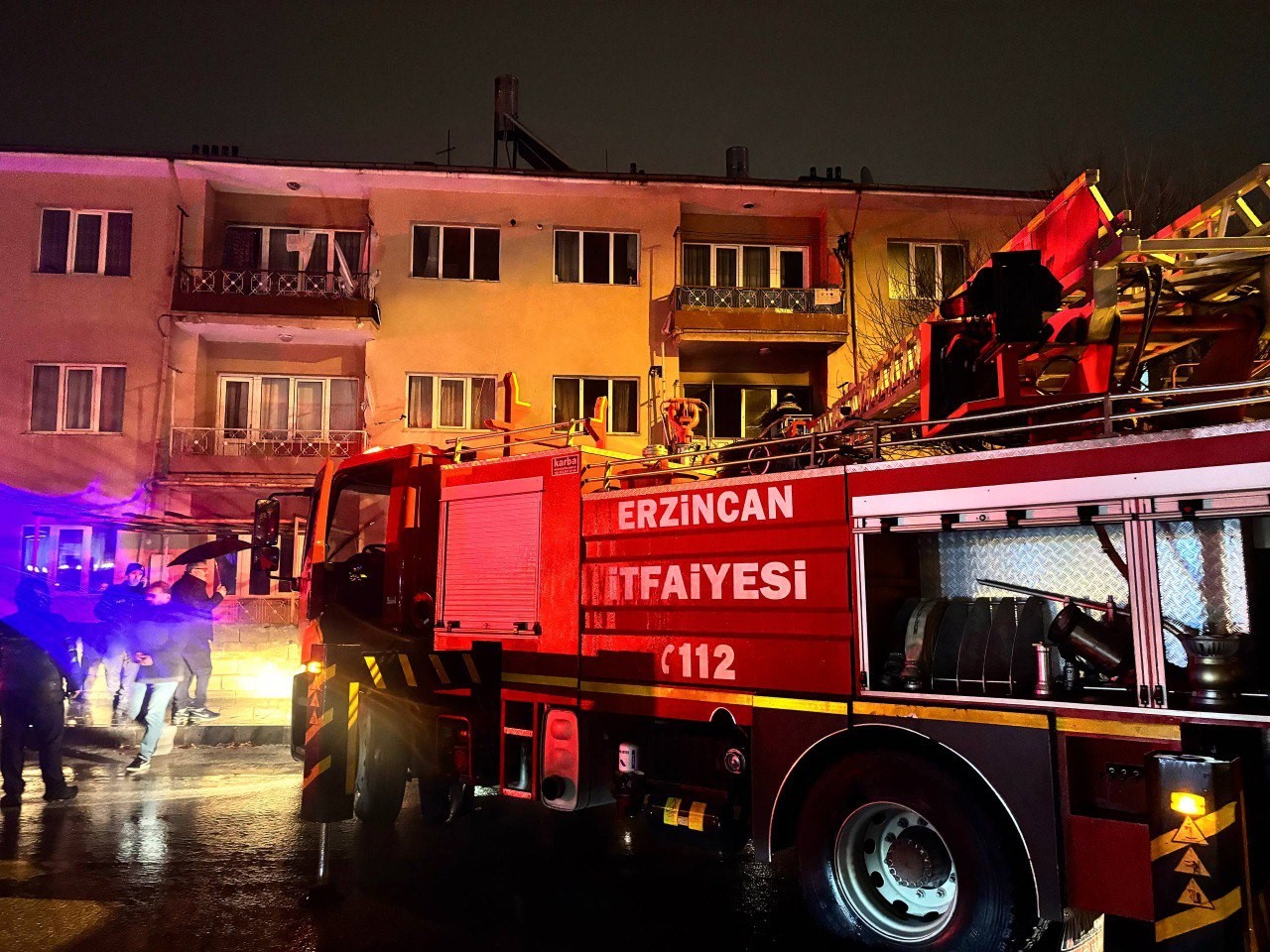 erzincanda yangin 3u cocuk 8 kisi dumandan etkilendi 5 mt793naO