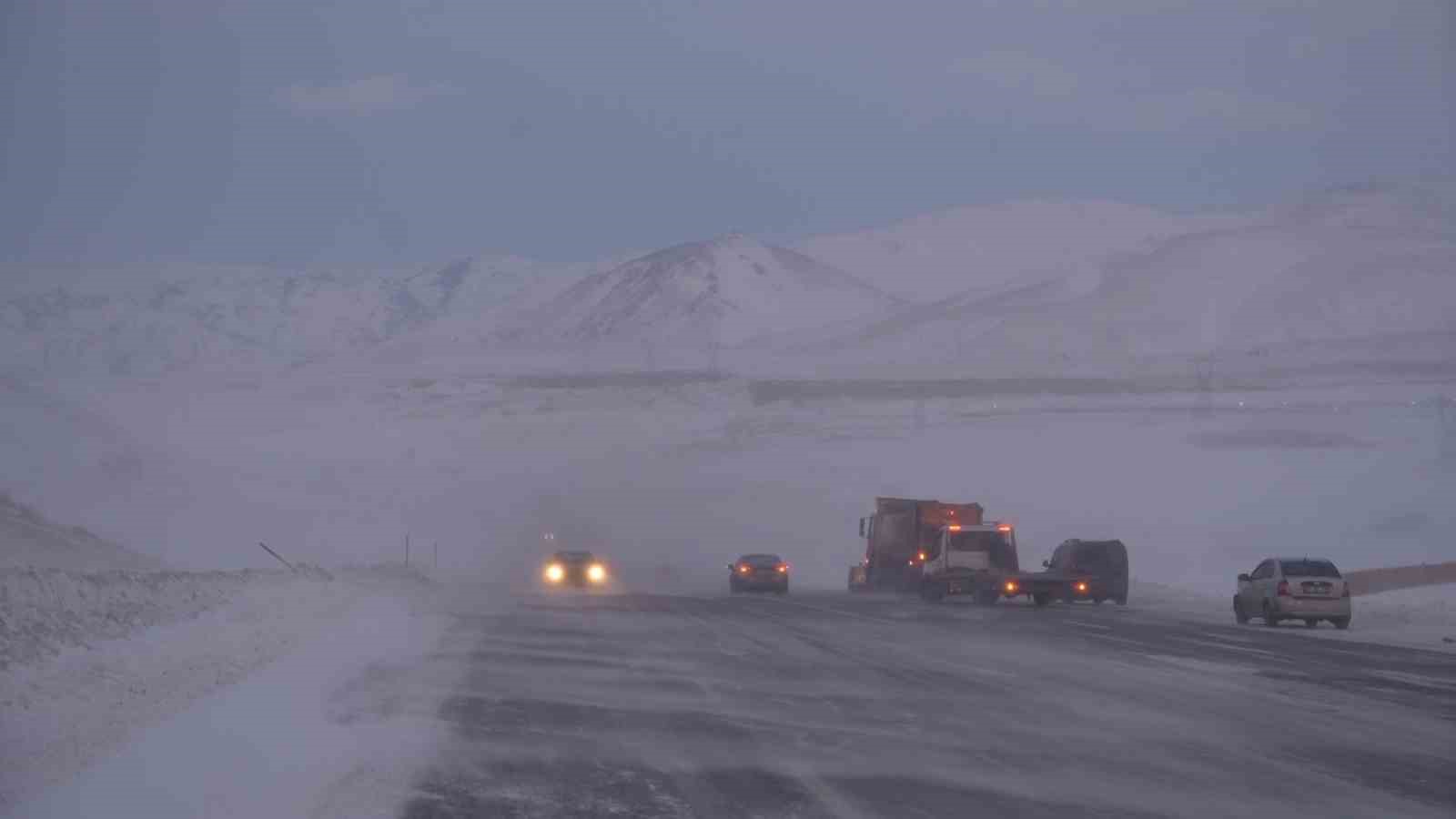 erzurum artvin karayolunda tipi etkili oldu 6 arac kaza yapti 0 vRNMKn7G