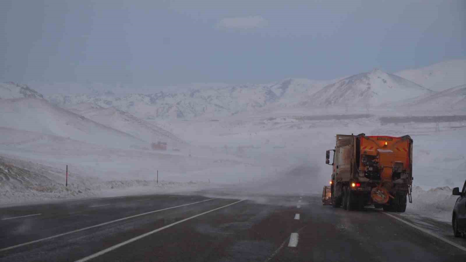 erzurum artvin karayolunda tipi etkili oldu 6 arac kaza yapti 1 mFcf7Z1g
