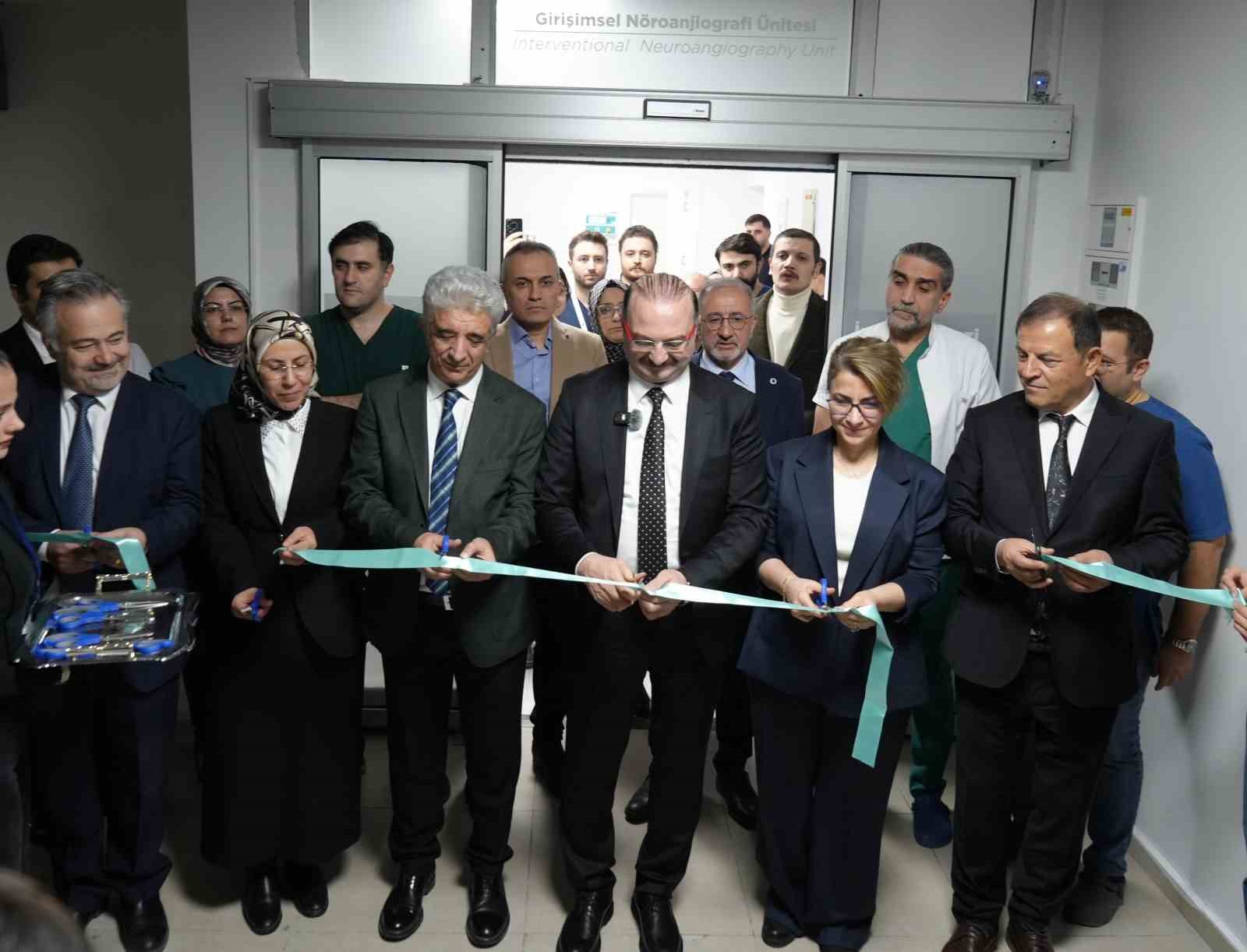 Erzurum Atatürk Üniversitesi Araştırma Hastanesi’nde yeni nesil anjiyografi cihazı hizmete girdi 5 erzurum ataturk universitesi arastirma hastanesinde yeni nesil anjiyografi cihazi hizmete girdi 1 K8zJlUN7