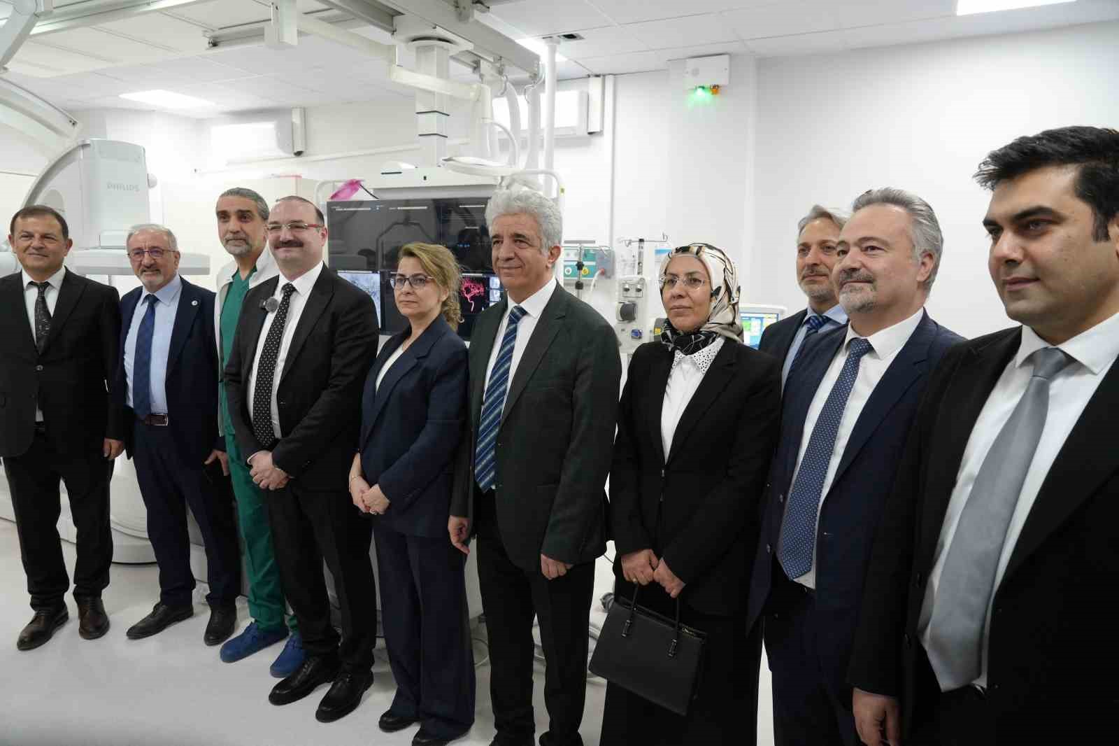 Erzurum Atatürk Üniversitesi Araştırma Hastanesi’nde yeni nesil anjiyografi cihazı hizmete girdi 9 erzurum ataturk universitesi arastirma hastanesinde yeni nesil anjiyografi cihazi hizmete girdi 5 zG68Hce1