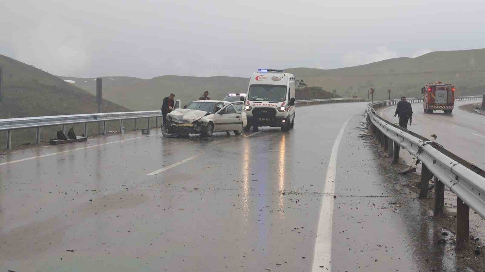 erzurum erzincan karayolundan zincirleme trafik kazasi 3 yarali 0 AccltXeG