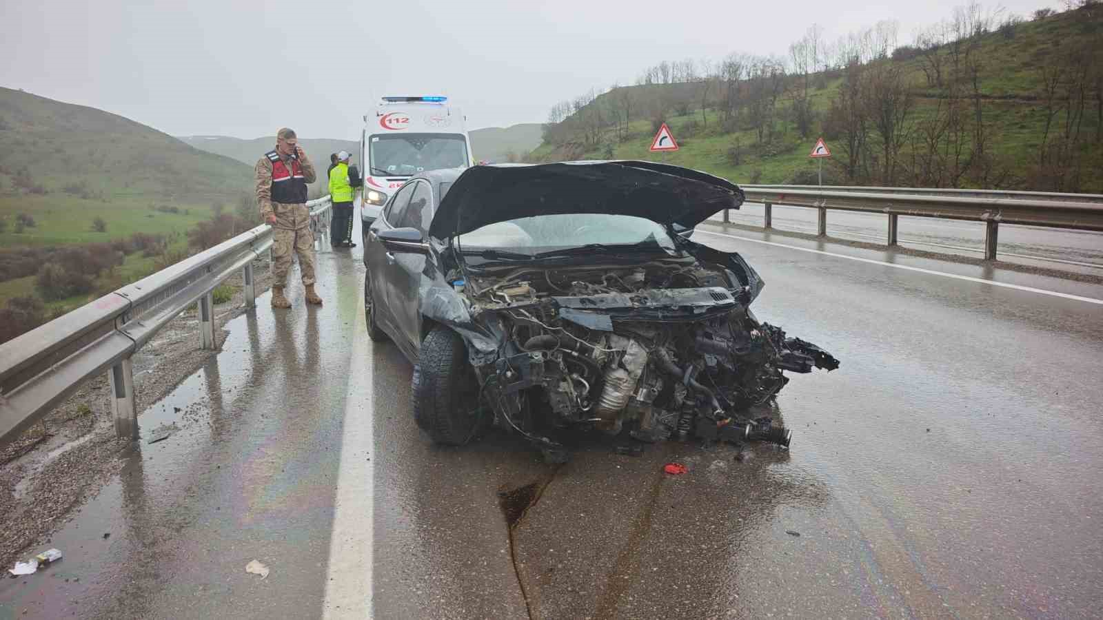 erzurum erzincan karayolundan zincirleme trafik kazasi 3 yarali 1 FlBaQM87