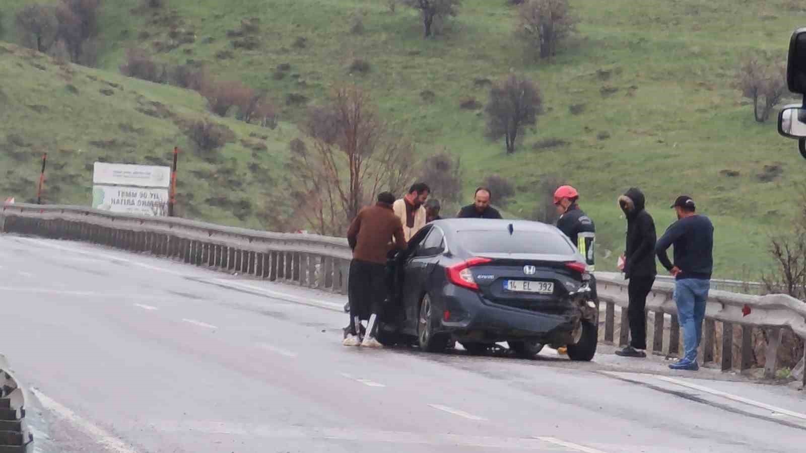 erzurum erzincan karayolundan zincirleme trafik kazasi 3 yarali 3 tyL5GIV1