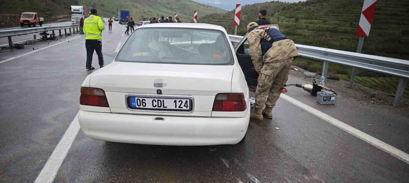 erzurum erzincan karayolundan zincirleme trafik kazasi 3 yarali 4 gtJwAOKc