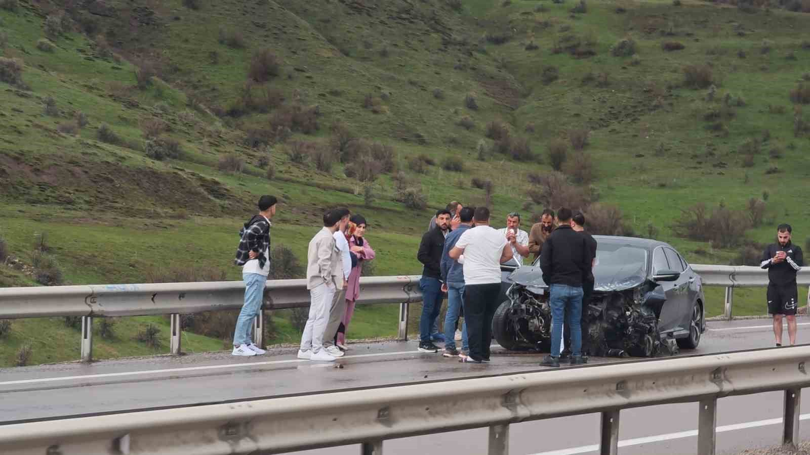 erzurum erzincan karayolundan zincirleme trafik kazasi 3 yarali 6 JjRiBcd7