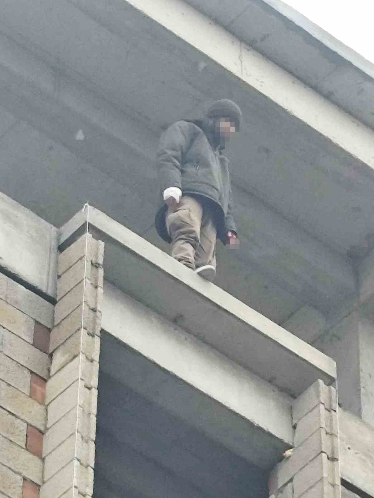 erzurum horasanda intihar girisimi ekipler son anda ikna etti 0 9L5Yu9Pq