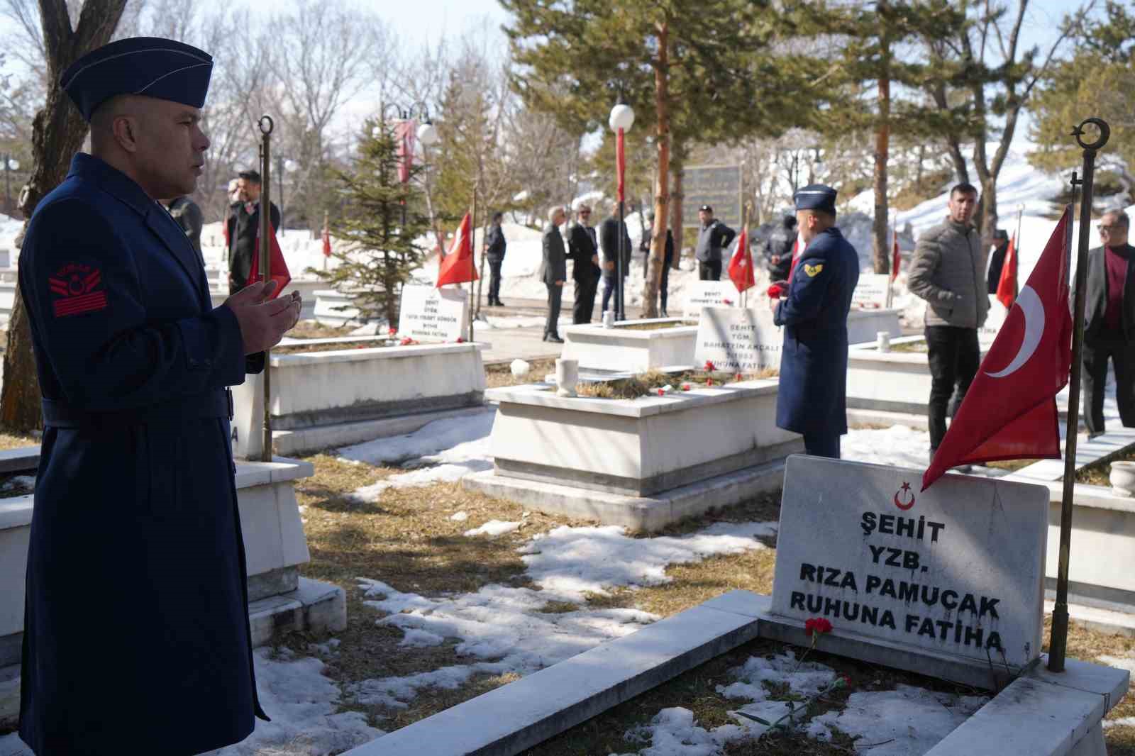 erzurum karskapi sehitliginde 111 yillik huzun ve cosku bir arada 13 yFIHCDwO