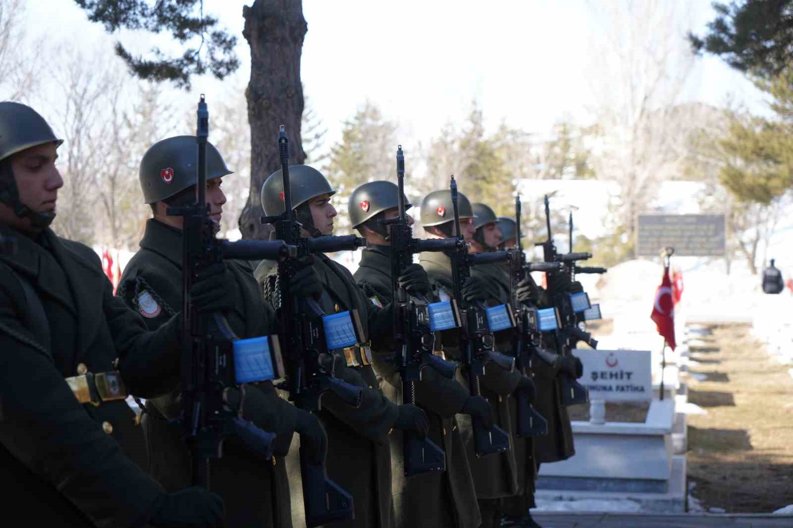 erzurum karskapi sehitliginde 111 yillik huzun ve cosku bir arada 2 ycKM35A7