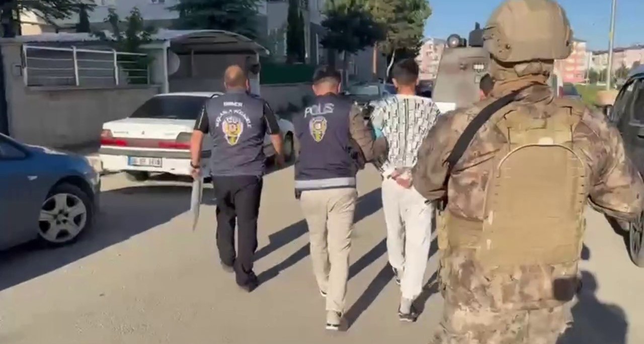 Erzurum merkezli 4 ilde yasa dışı bahis ve siber suçlara yönelik operasyon: 14 tutuklama 7 erzurum merkezli 4 ilde yasa disi bahis ve siber suclara yonelik operasyon 14 tutuklama nahSb4Z7