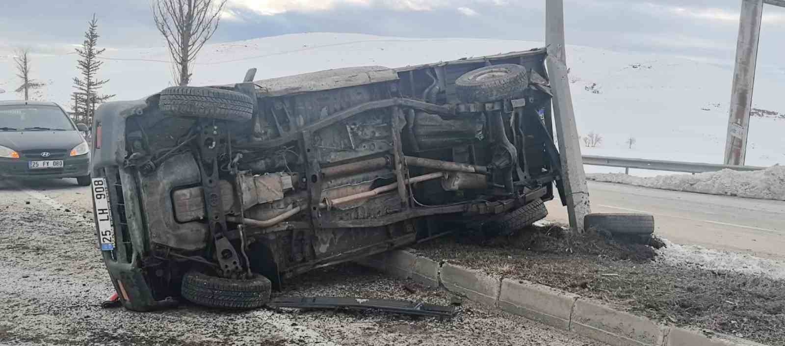 erzurum pasinler yolunda trafik kazasi 1i agir 3 yarali 1 QBNYSJ9O