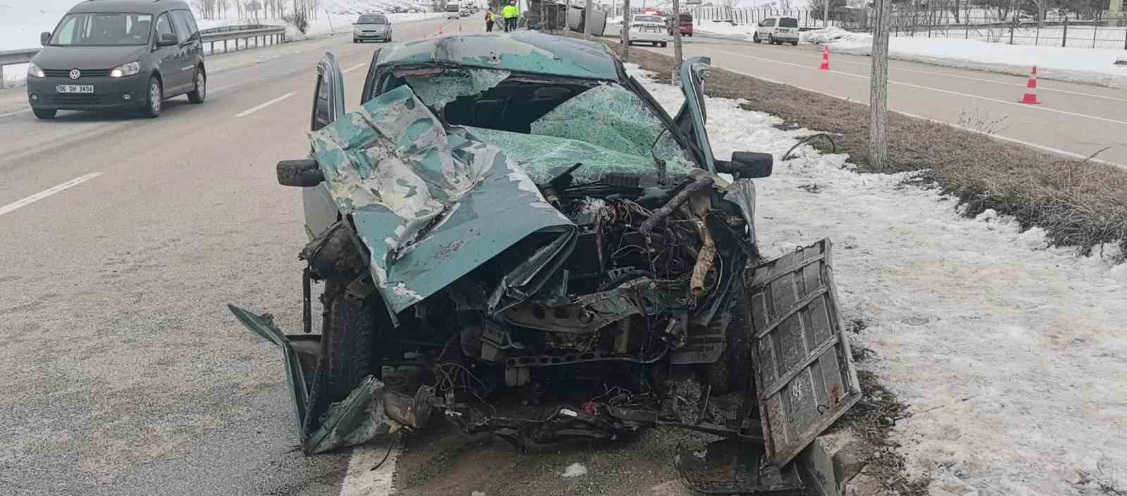 erzurum pasinler yolunda trafik kazasi 1i agir 3 yarali 3 vKuMTOJj