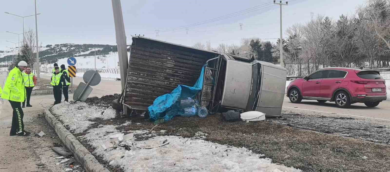 erzurum pasinler yolunda trafik kazasi 1i agir 3 yarali 5