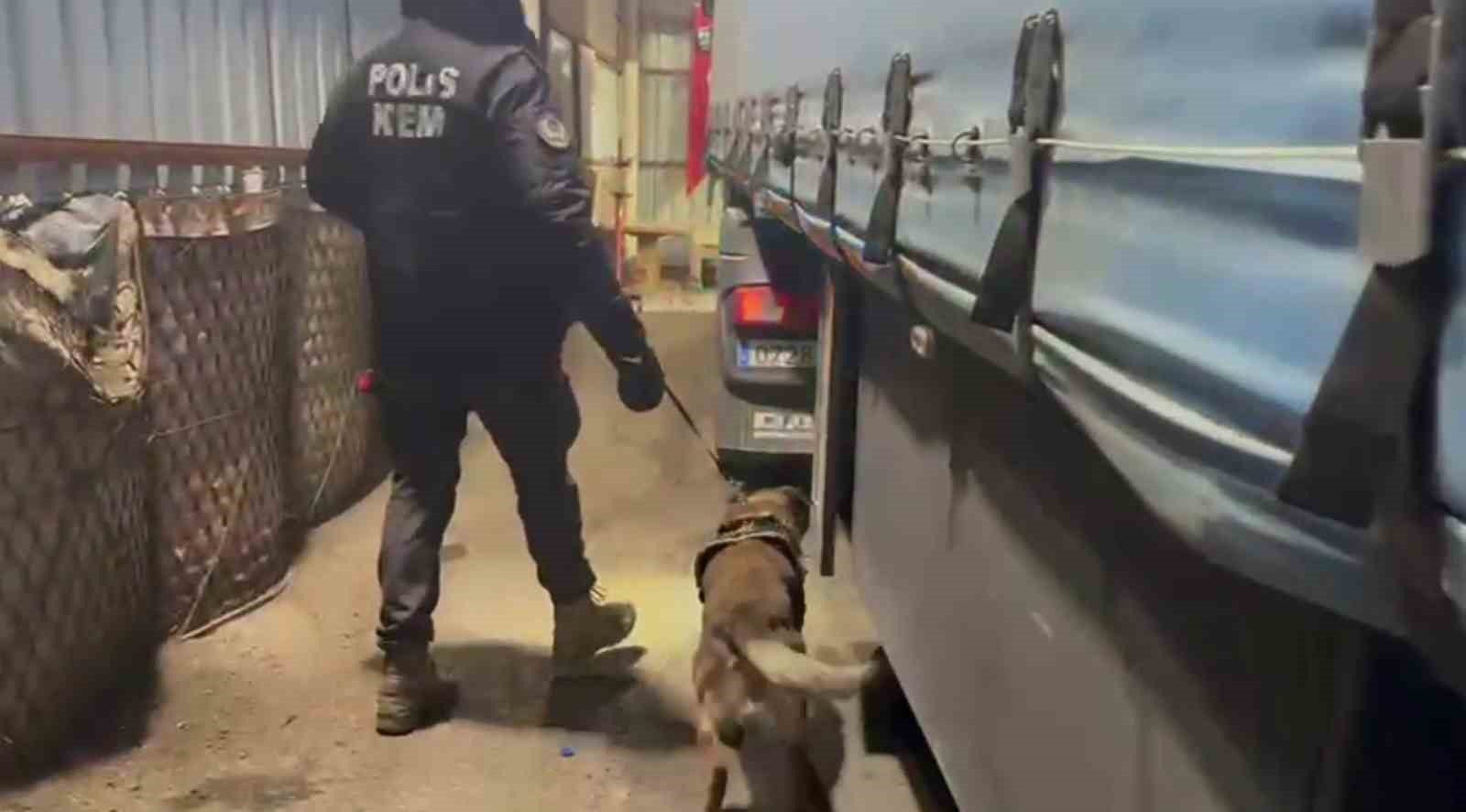 erzurum polisinden dev uyusturucu operasyonu 2 tutuklama 4 hDyHdGIW