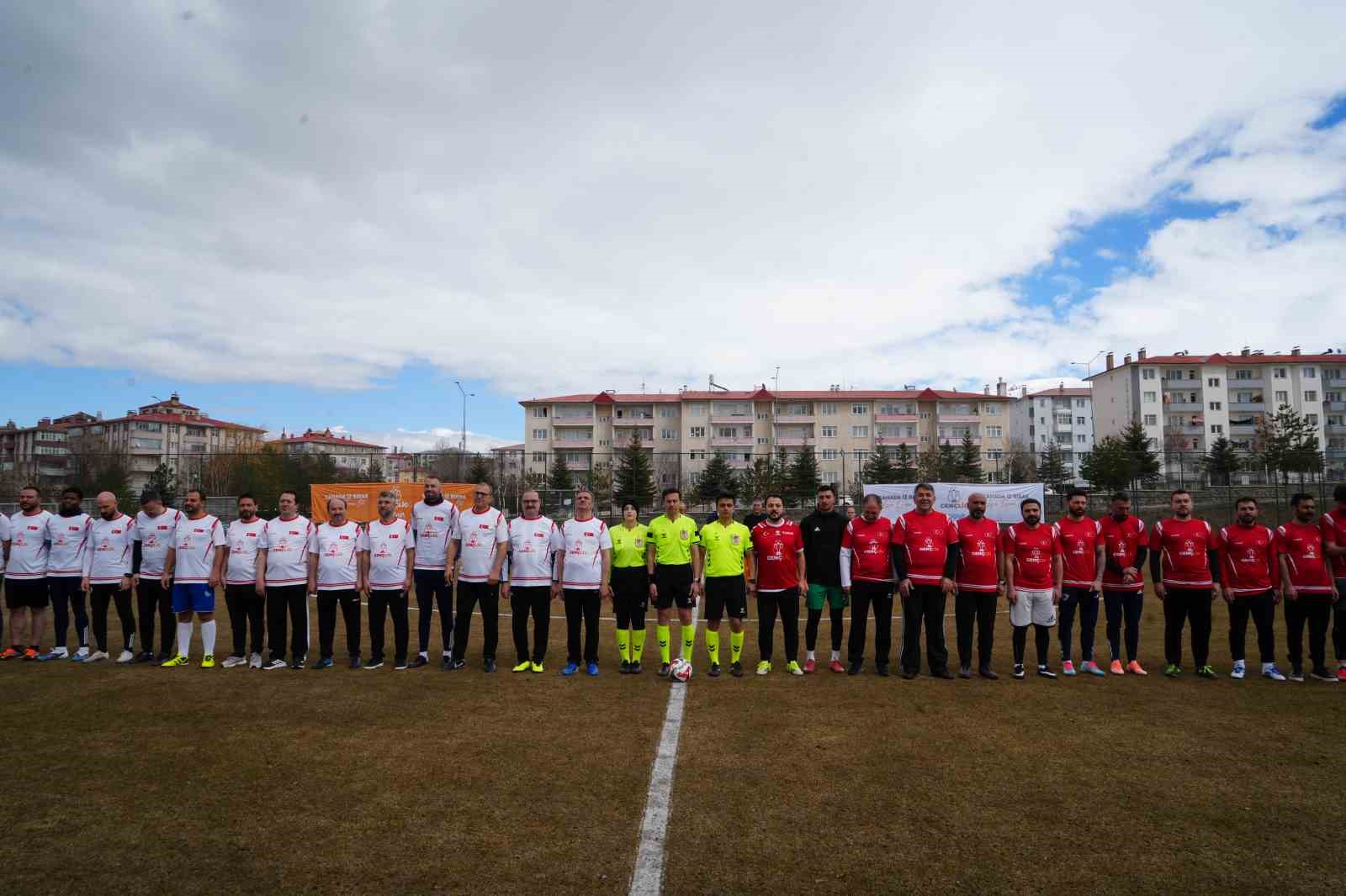 erzurum protokolu ve erzurumsporlu yildizlar gencler icin sahaya indi 1 pRD8trdD