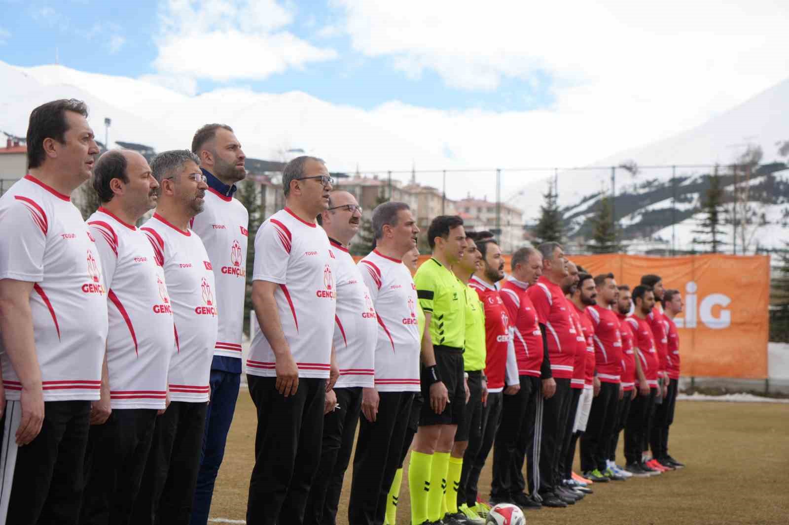 erzurum protokolu ve erzurumsporlu yildizlar gencler icin sahaya indi 2 8lX6Jr3t