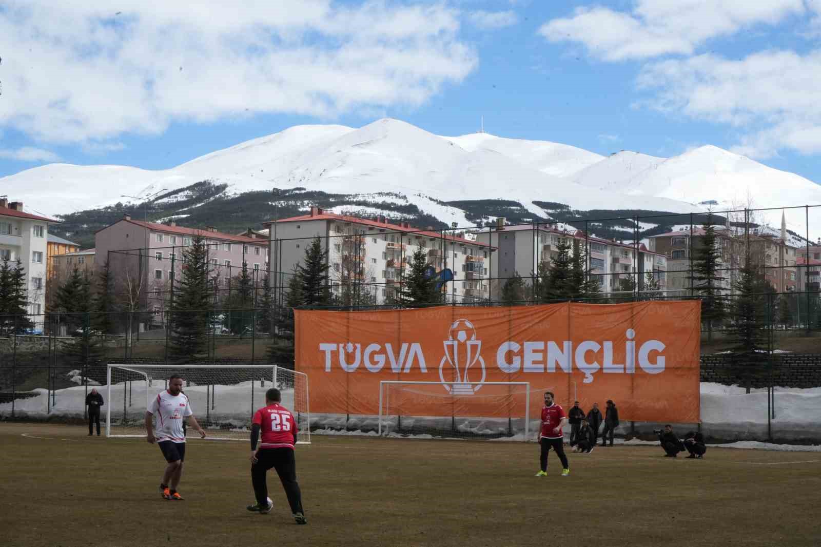 erzurum protokolu ve erzurumsporlu yildizlar gencler icin sahaya indi 7 9YdQJM78