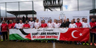 erzurum-protokolu-ve-erzurumsporlu-yildizlar-gencler-icin-sahaya-indi-PLNPDySI.jpg