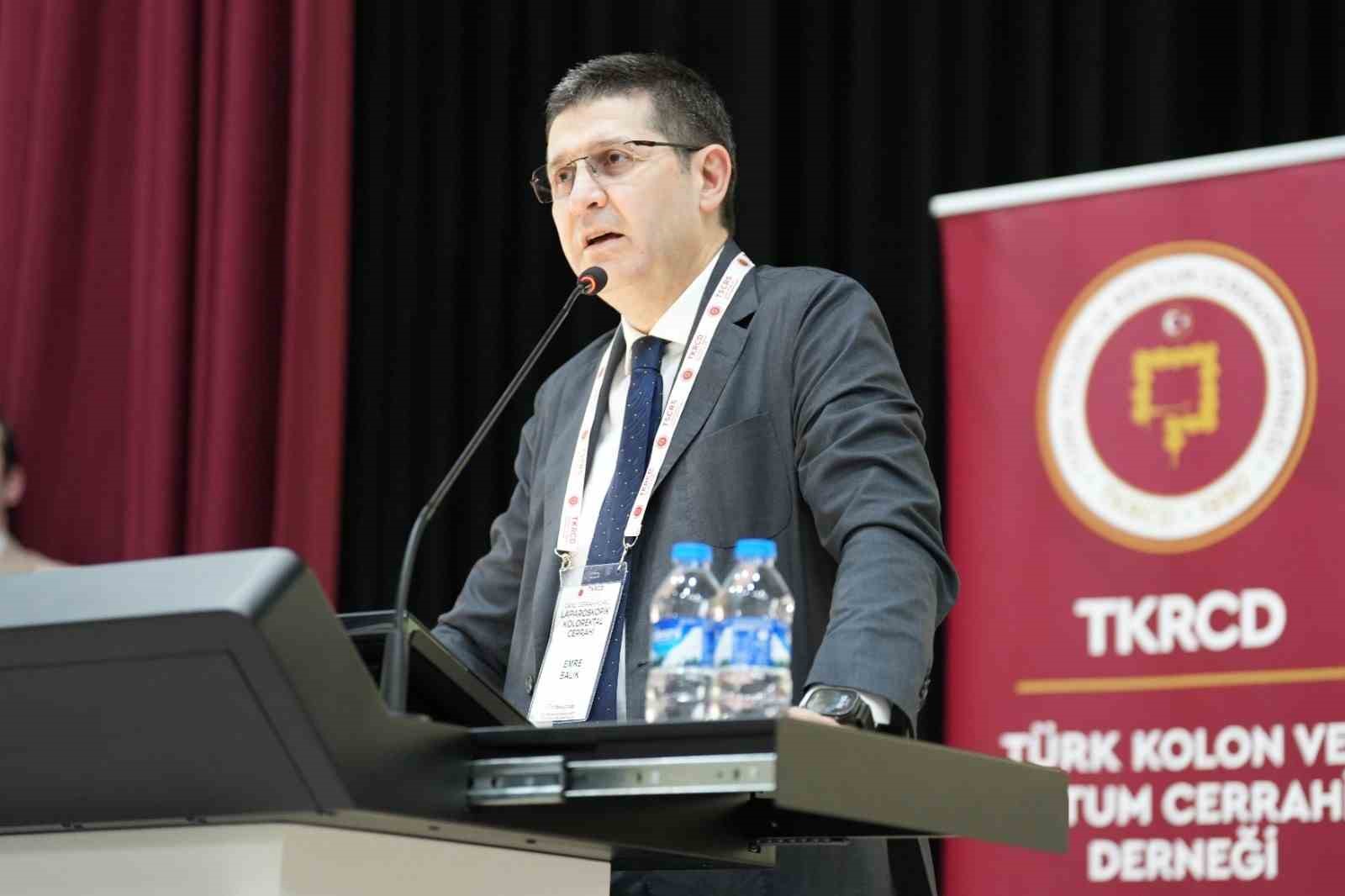Erzurum Şehir Hastanesi’nde canlı yayında kapalı kolon ameliyatı 7 erzurum sehir hastanesinde canli yayinda kapali kolon ameliyati 3 H69IayPH