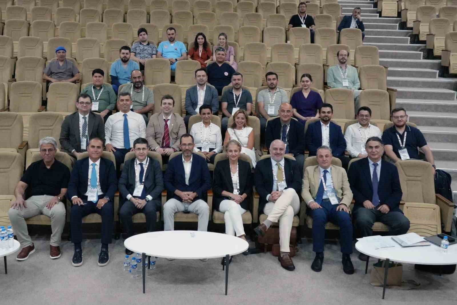 Erzurum Şehir Hastanesi’nde canlı yayında kapalı kolon ameliyatı 8 erzurum sehir hastanesinde canli yayinda kapali kolon ameliyati 4 37Qi6ppn