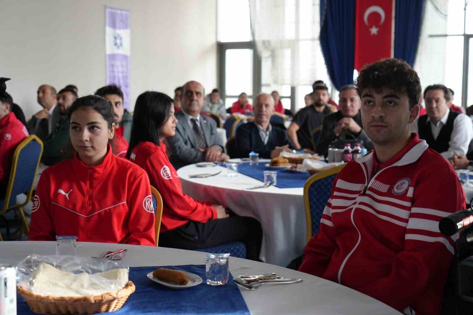 erzurum teknik universitesi unilig turkiye sampiyonlugunu kutladi 3 yek4g4CM