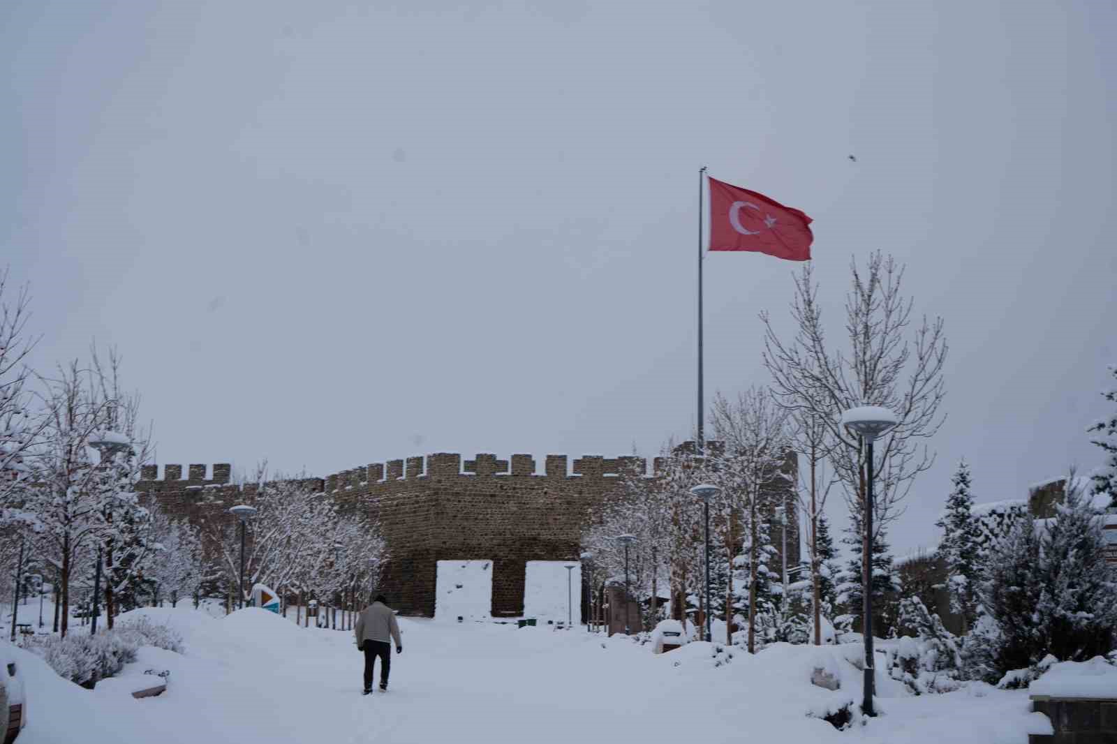 erzurum yine beyaza burundu 775 koy yolu ulasima kapandi 0 hBUlet1J