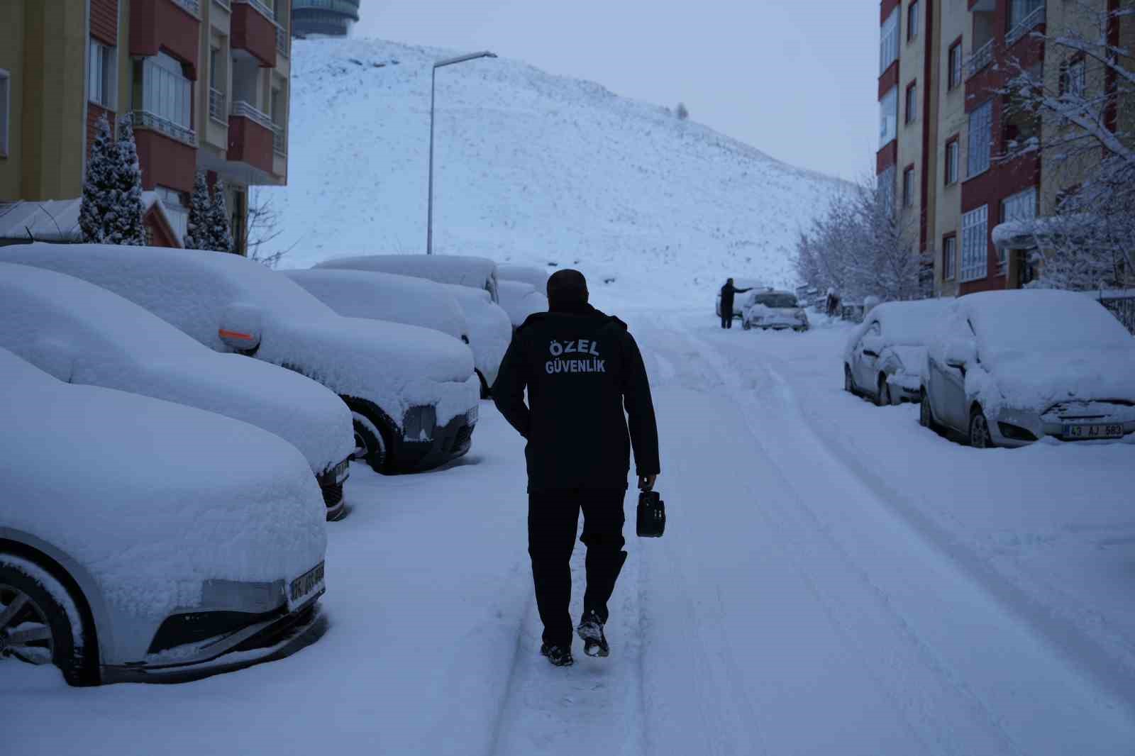 erzurum yine beyaza burundu 775 koy yolu ulasima kapandi 1 WGV4IiL3