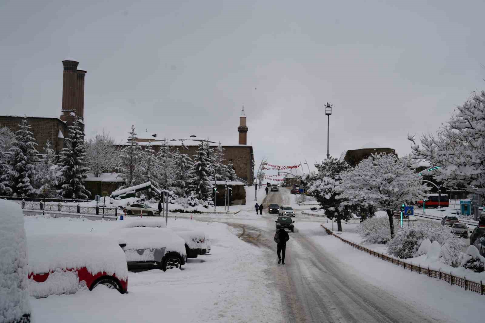 erzurum yine beyaza burundu 775 koy yolu ulasima kapandi 10 ySdViGKe
