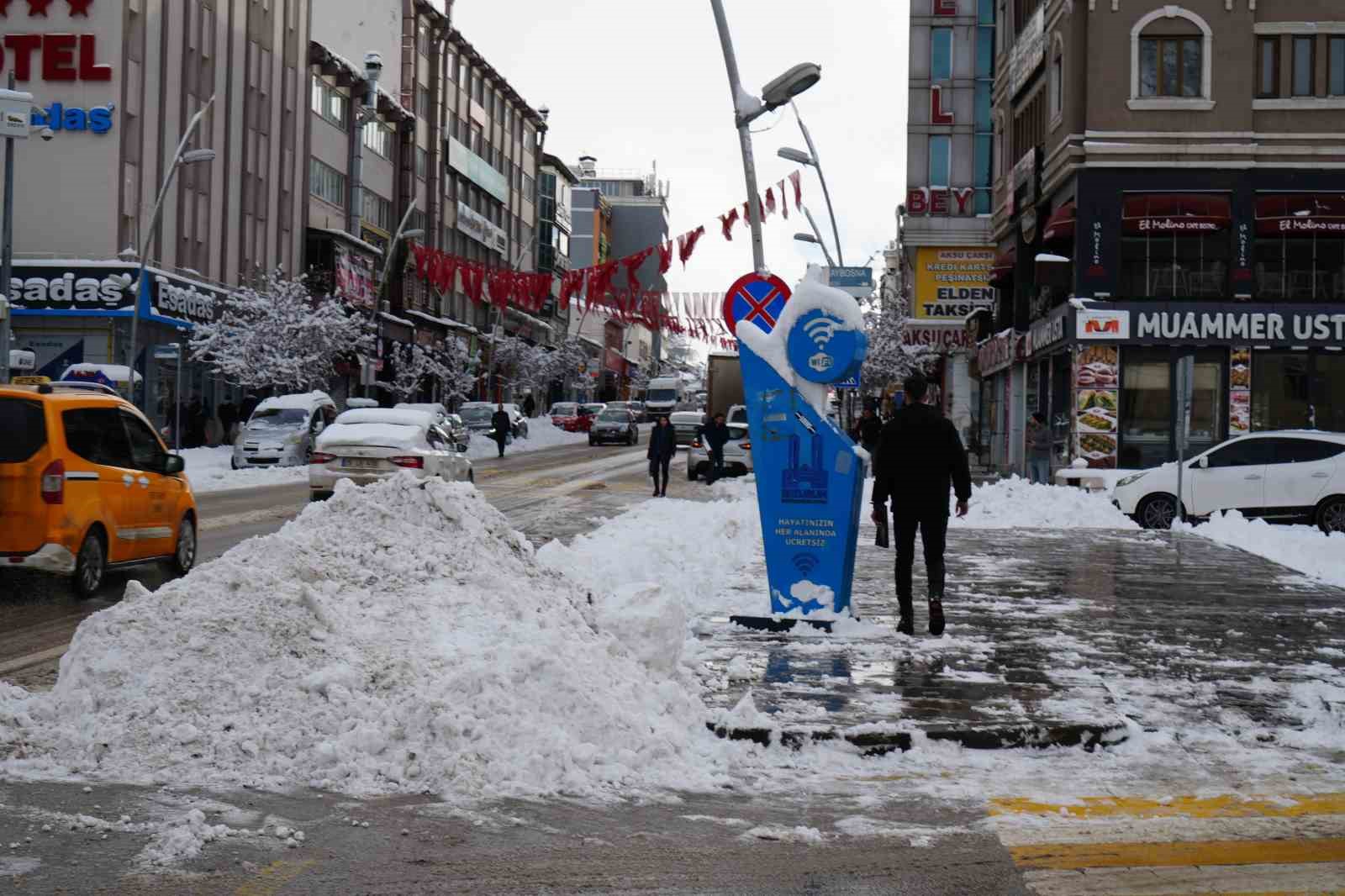 erzurum yine beyaza burundu 775 koy yolu ulasima kapandi 15 sTQMSjaH