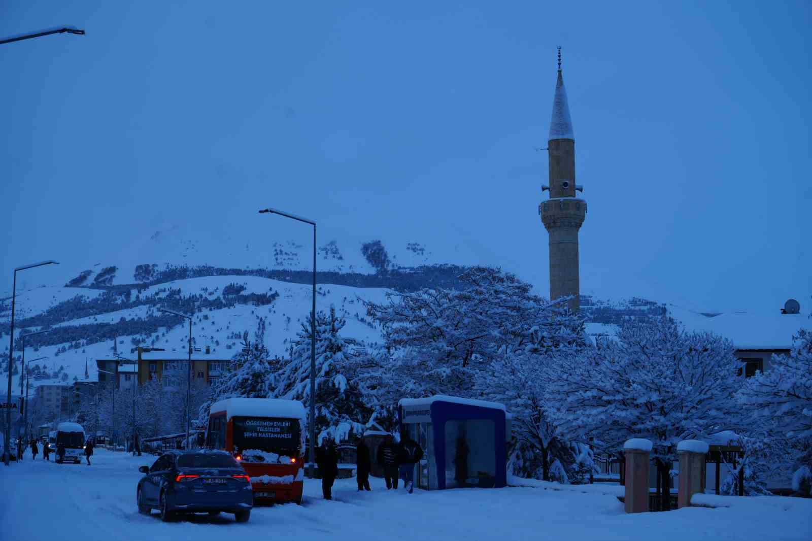 erzurum yine beyaza burundu 775 koy yolu ulasima kapandi 2