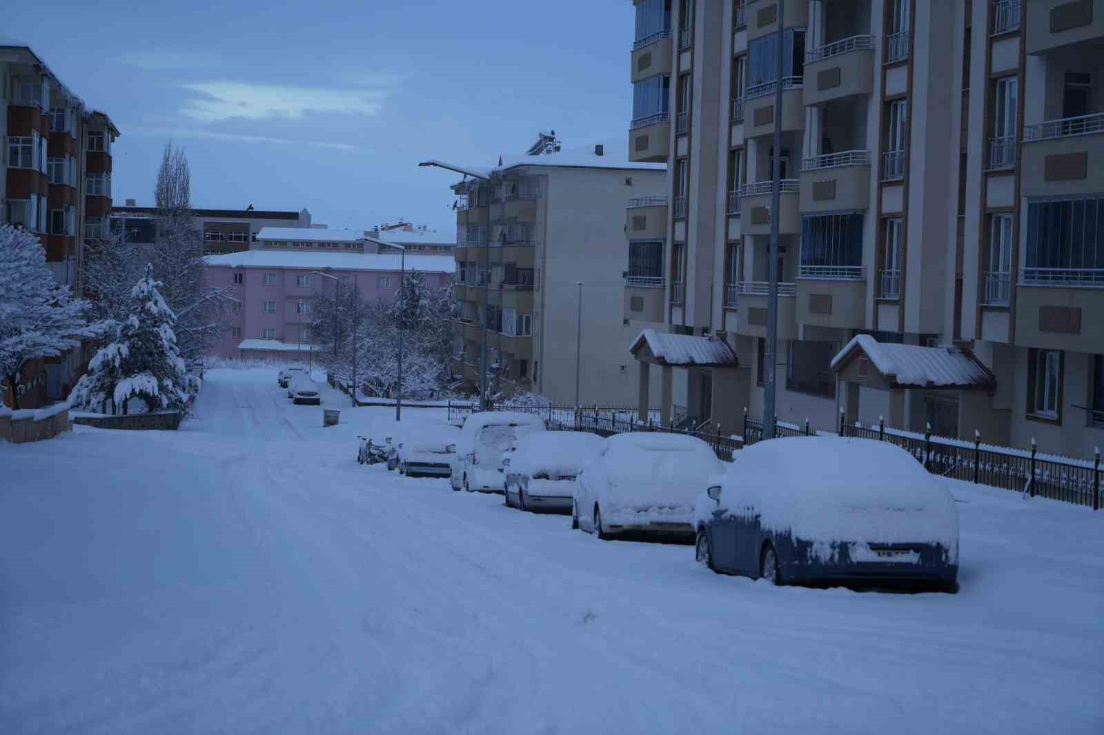 erzurum yine beyaza burundu 775 koy yolu ulasima kapandi 3 CrrJW3fU